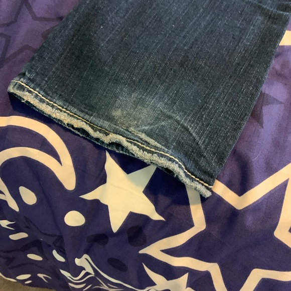 SILVER WOMANS SIZE 29 Tuesday bootcut jeans. Minor wear on bottoms as per pic. - Picture 4 of 5